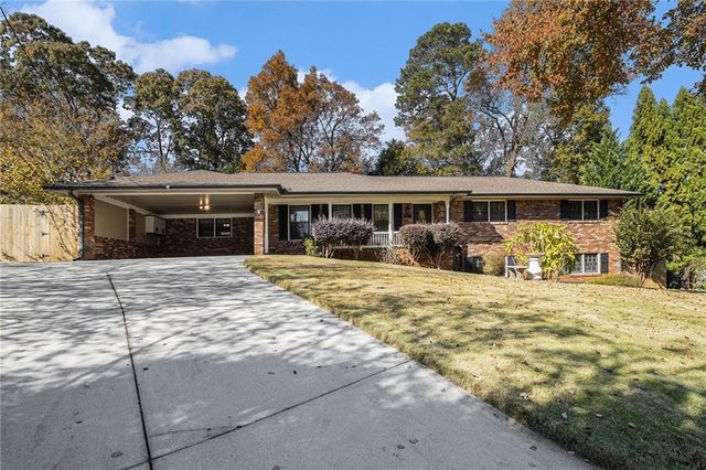 923 Tall Pine SW Court, Stone Mountain, GA 30087