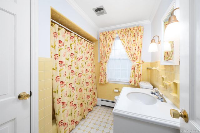 44 Thornwood Drive, Poughkeepsie, NY 12603