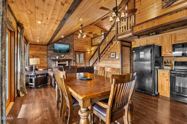 1625 Bear Claw Way, Sevierville, TN 37862