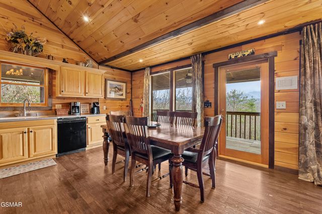 1625 Bear Claw Way, Sevierville, TN 37862