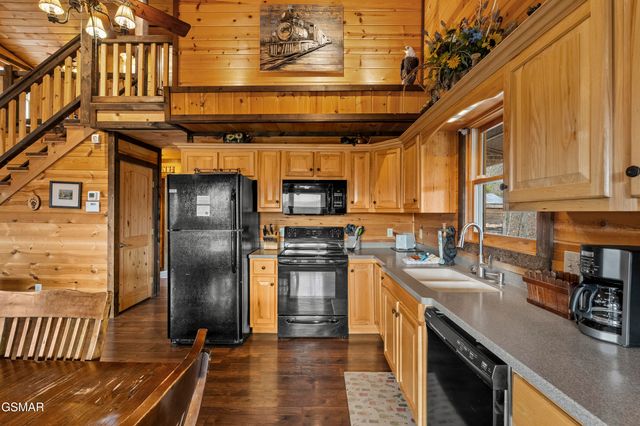 1625 Bear Claw Way, Sevierville, TN 37862