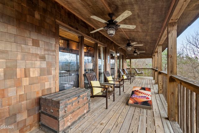 1625 Bear Claw Way, Sevierville, TN 37862