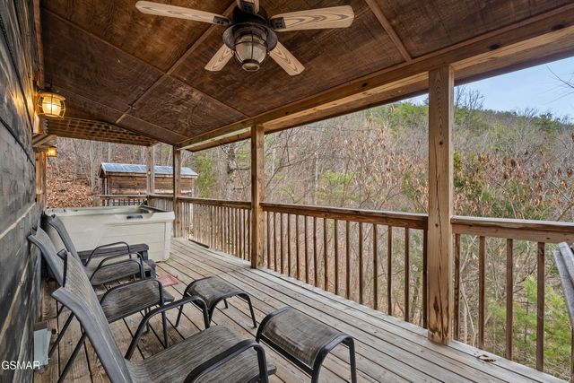 1625 Bear Claw Way, Sevierville, TN 37862