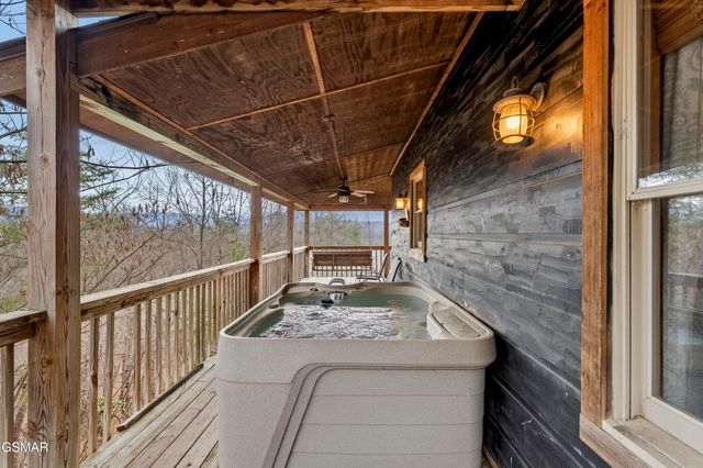 1625 Bear Claw Way, Sevierville, TN 37862