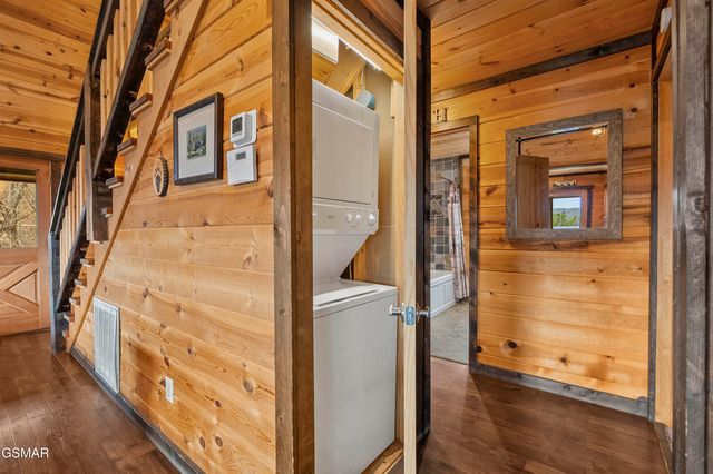 1625 Bear Claw Way, Sevierville, TN 37862