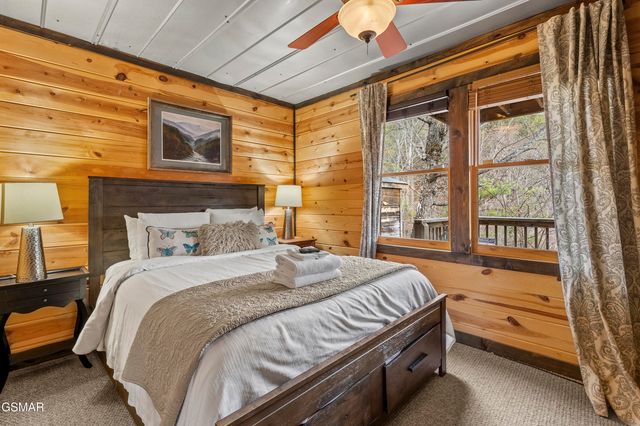 1625 Bear Claw Way, Sevierville, TN 37862