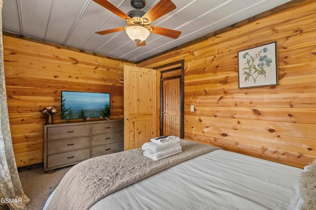 1625 Bear Claw Way, Sevierville, TN 37862