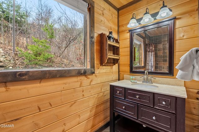 1625 Bear Claw Way, Sevierville, TN 37862