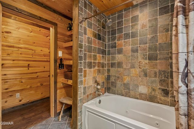 1625 Bear Claw Way, Sevierville, TN 37862