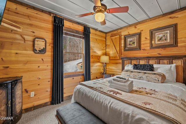 1625 Bear Claw Way, Sevierville, TN 37862