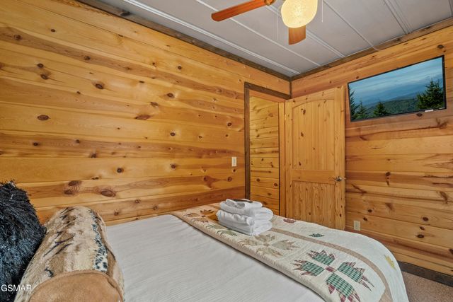 1625 Bear Claw Way, Sevierville, TN 37862