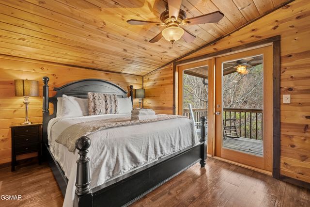 1625 Bear Claw Way, Sevierville, TN 37862