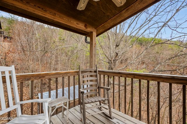 1625 Bear Claw Way, Sevierville, TN 37862