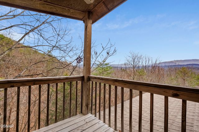 1625 Bear Claw Way, Sevierville, TN 37862