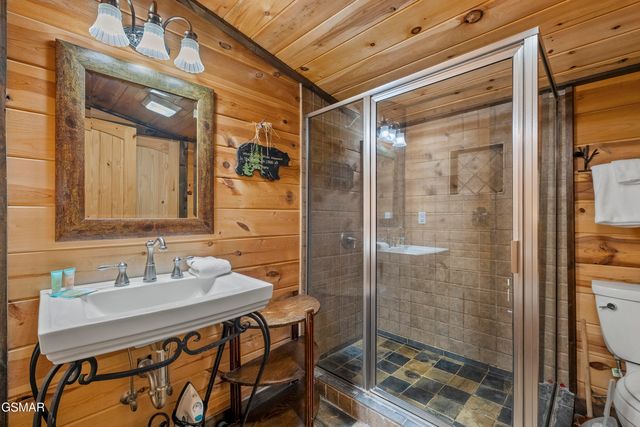 1625 Bear Claw Way, Sevierville, TN 37862