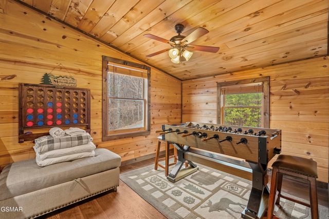 1625 Bear Claw Way, Sevierville, TN 37862