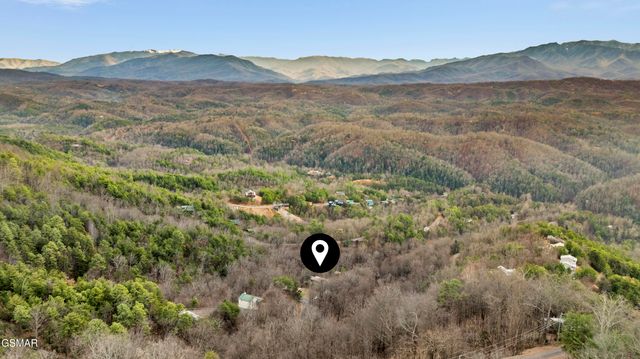 1625 Bear Claw Way, Sevierville, TN 37862