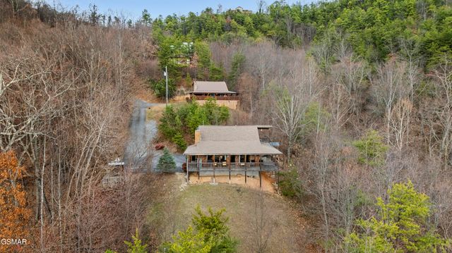 1625 Bear Claw Way, Sevierville, TN 37862