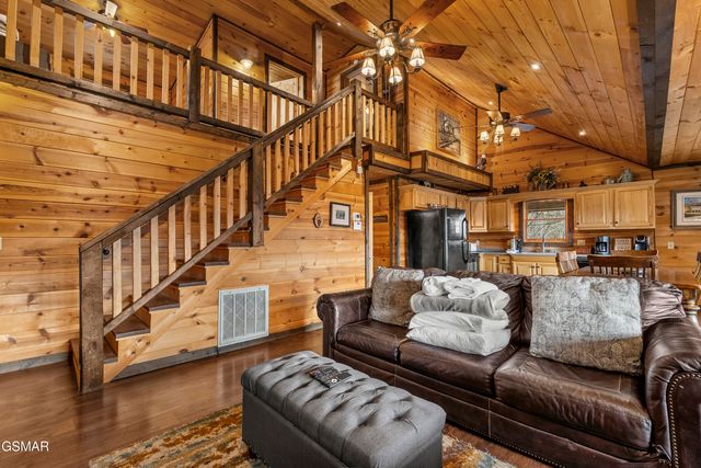 1625 Bear Claw Way, Sevierville, TN 37862