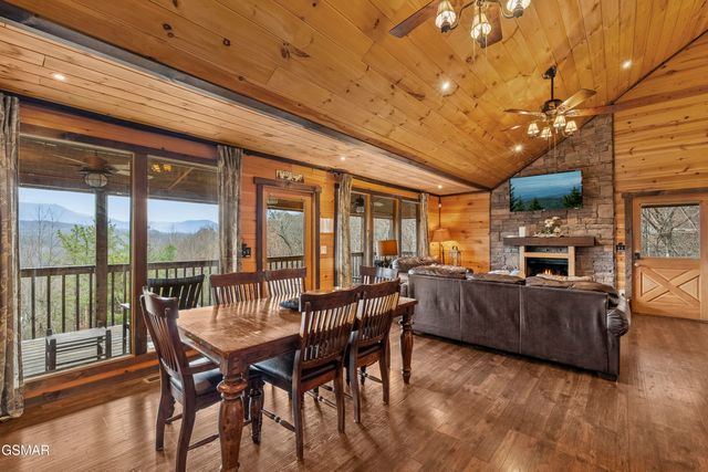 1625 Bear Claw Way, Sevierville, TN 37862