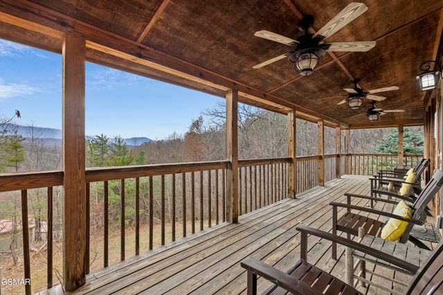 1625 Bear Claw Way, Sevierville, TN 37862
