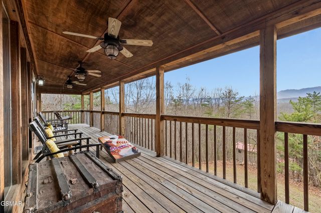 1625 Bear Claw Way, Sevierville, TN 37862