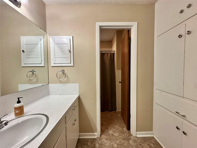 120 Hilltop DR, Elgin, TX 78621
