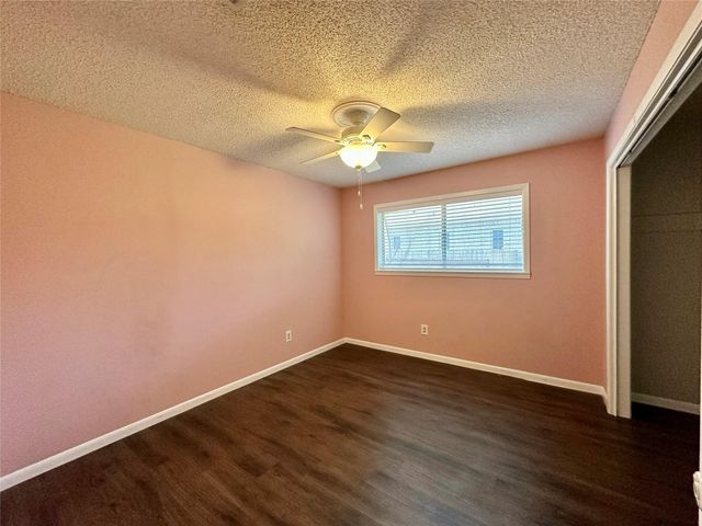 120 Hilltop DR, Elgin, TX 78621
