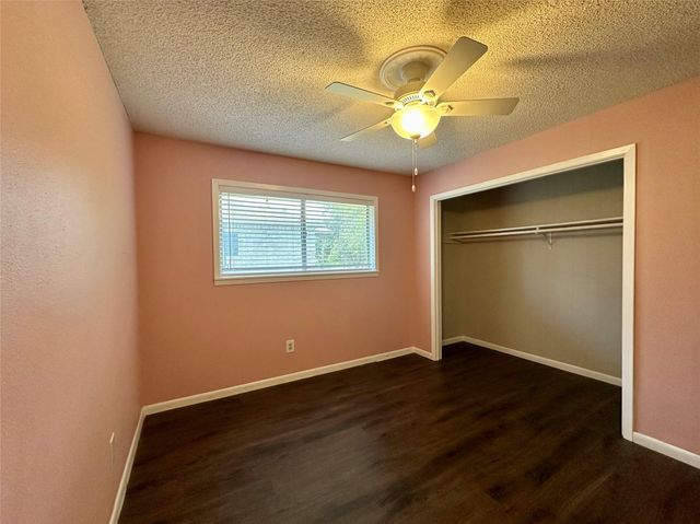 120 Hilltop DR, Elgin, TX 78621