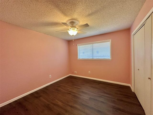 120 Hilltop DR, Elgin, TX 78621