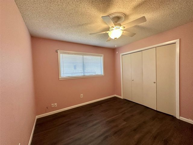 120 Hilltop DR, Elgin, TX 78621