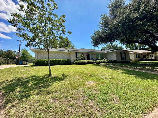 120 Hilltop DR, Elgin, TX 78621
