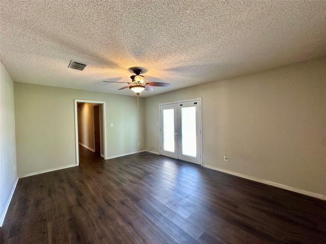 120 Hilltop DR, Elgin, TX 78621
