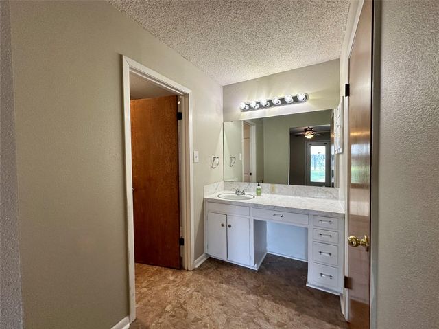 120 Hilltop DR, Elgin, TX 78621