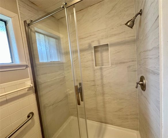 120 Hilltop DR, Elgin, TX 78621