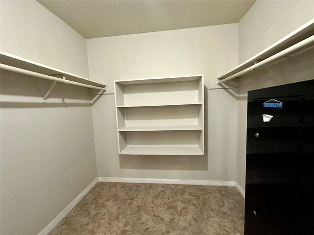 120 Hilltop DR, Elgin, TX 78621