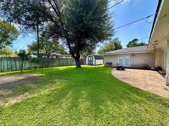 120 Hilltop DR, Elgin, TX 78621