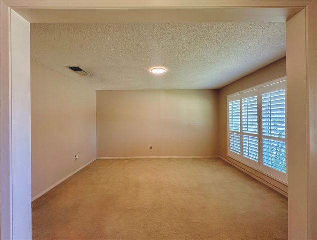120 Hilltop DR, Elgin, TX 78621