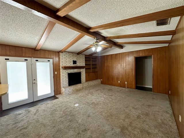 120 Hilltop DR, Elgin, TX 78621
