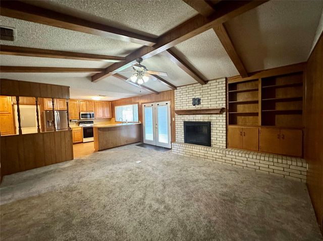 120 Hilltop DR, Elgin, TX 78621