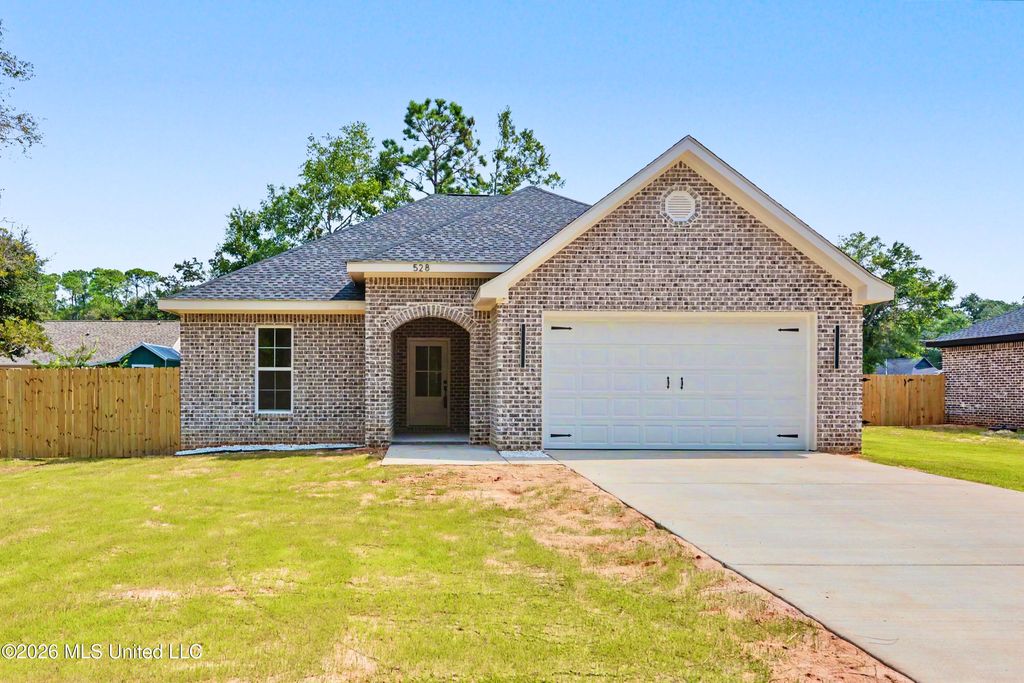 528 Plum Street, Ocean Springs, MS 39564
