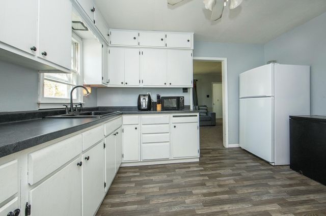1919 Cypress Ave, Cedar Falls, IA 50613