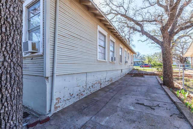 703 E 21st Street, Cisco, TX 76437