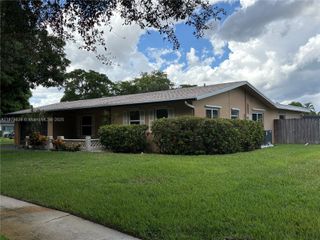 6341 SW 5th St, Plantation, FL 33317