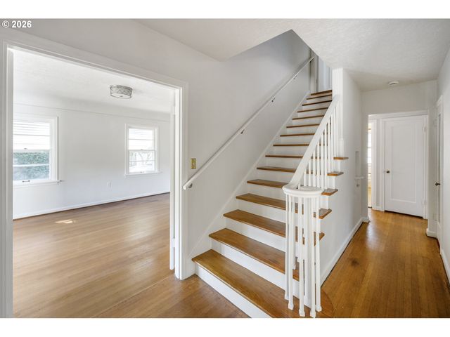 3979 Ne 42ND Ave, Portland, OR 97213