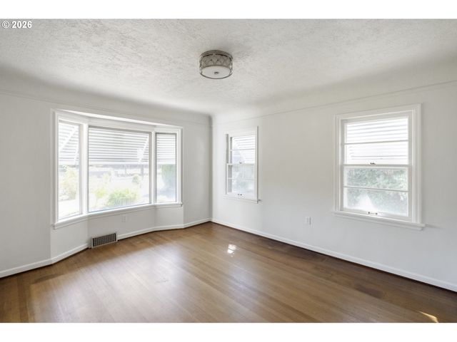 3979 Ne 42ND Ave, Portland, OR 97213