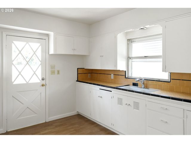3979 Ne 42ND Ave, Portland, OR 97213