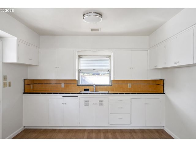 3979 Ne 42ND Ave, Portland, OR 97213