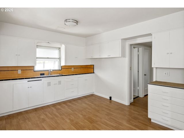 3979 Ne 42ND Ave, Portland, OR 97213