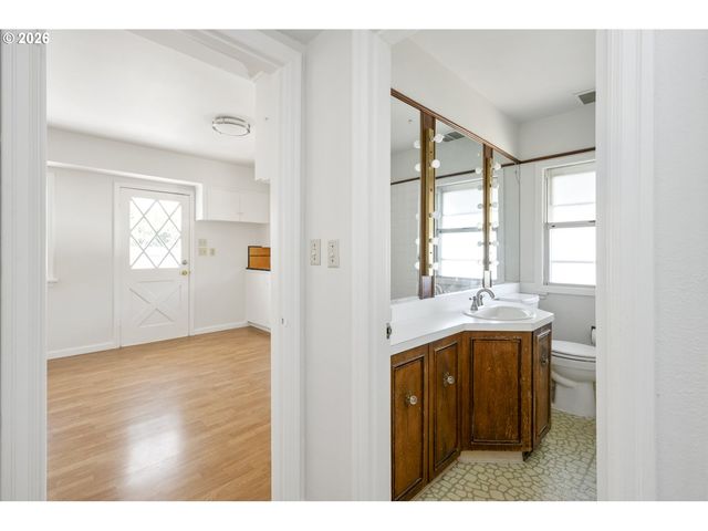 3979 Ne 42ND Ave, Portland, OR 97213
